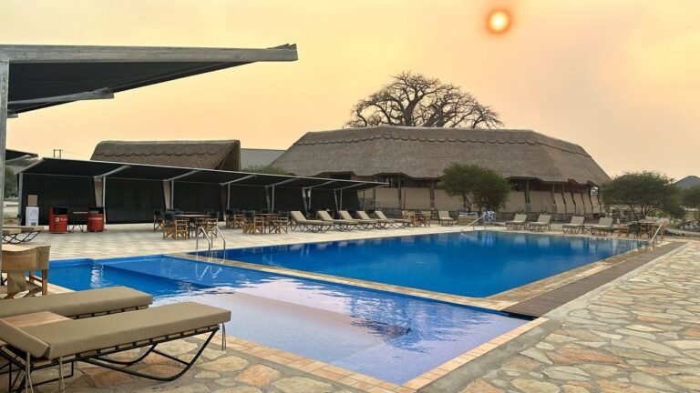 Burunge-Baobabb-Swimming-pool